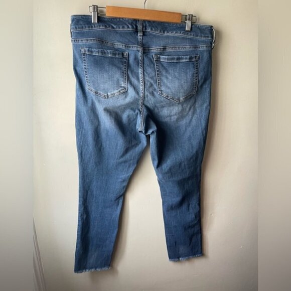 TORRID boyfriend jeans raw hem size 12 - Picture 2 of 11